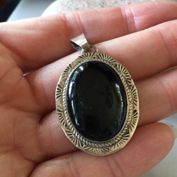 SOLD Vintage Navajo Native American Onyx Pendant - Picture 9 of 9
